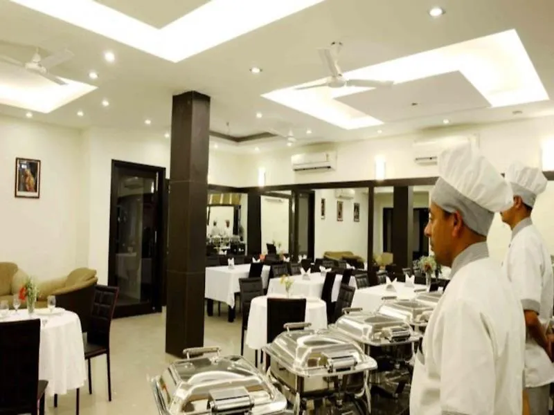 Hotel Golf View Suites-Golf Course Road Gurgaon 3*,